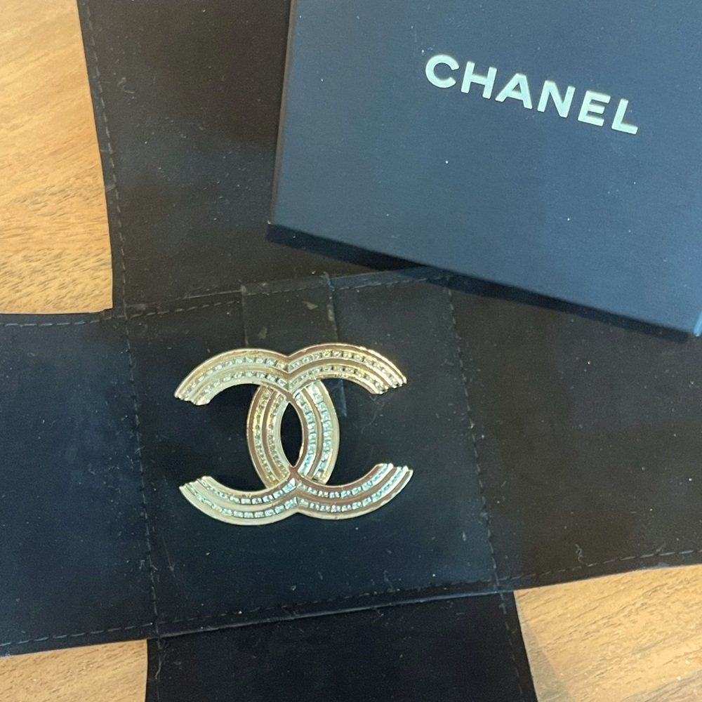 CHANEL Brooch - champagne gold hardware